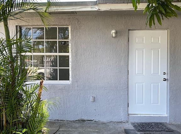 5th image of 226 NW 32nd St