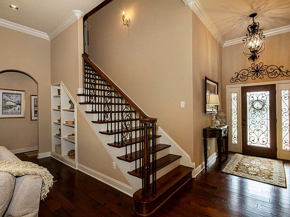 3rd image of 708 Maclaren Way