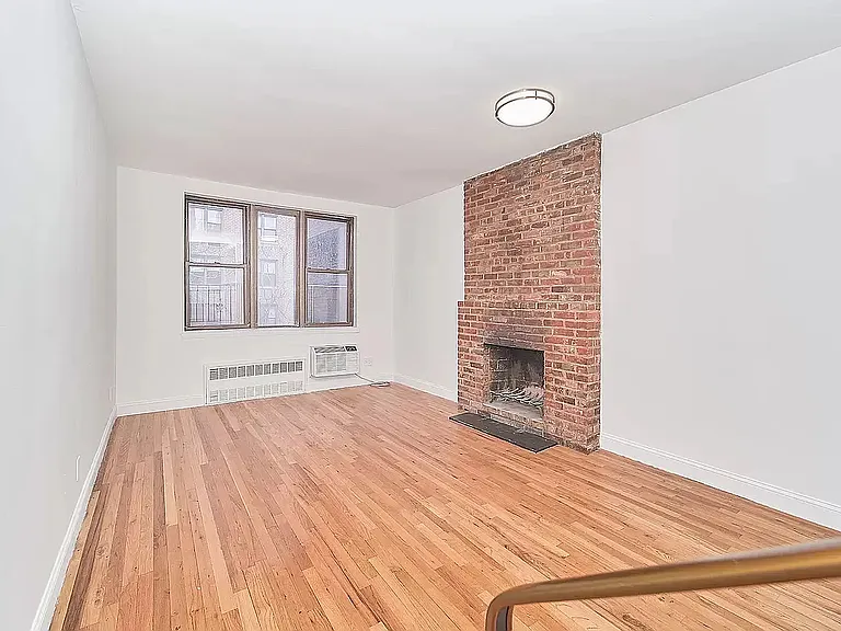 219 E 25th St #4E — Photo 3