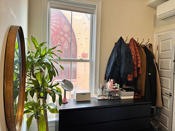4th image of 1902 Washington St Unit 5B