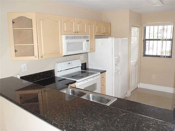 4th image of 9917 Nob Hill Ct