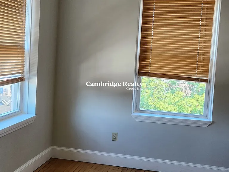 4 Farrington Ave #5T — Photo 10