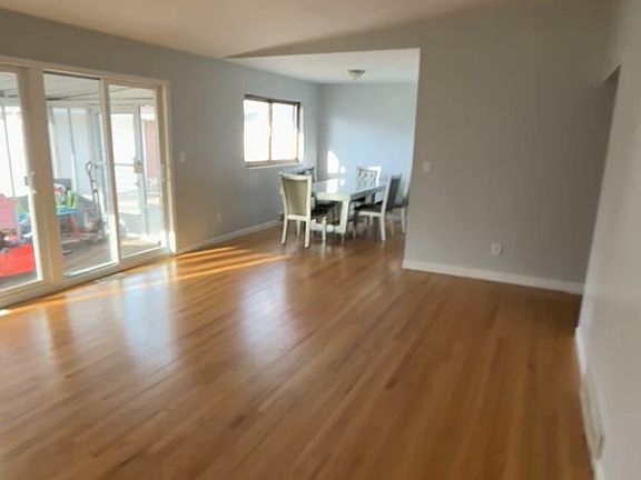 4th image of 6845 Plainfield St