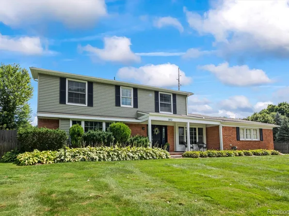 3012 Kingsley Dr, Troy, MI 48084