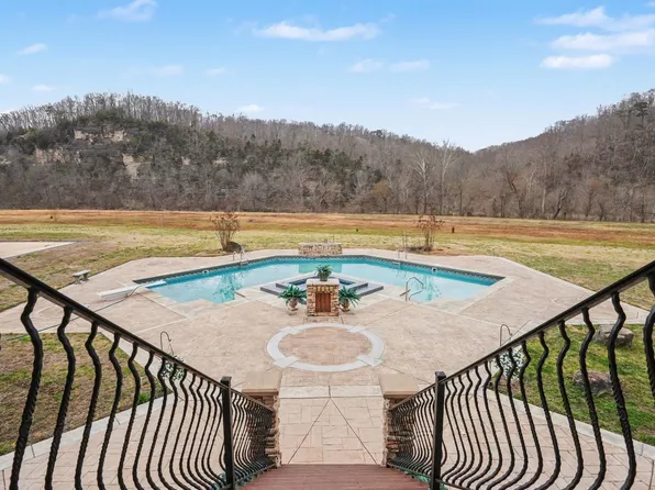 7699 N County Line Rd, White Bluff, TN 37062