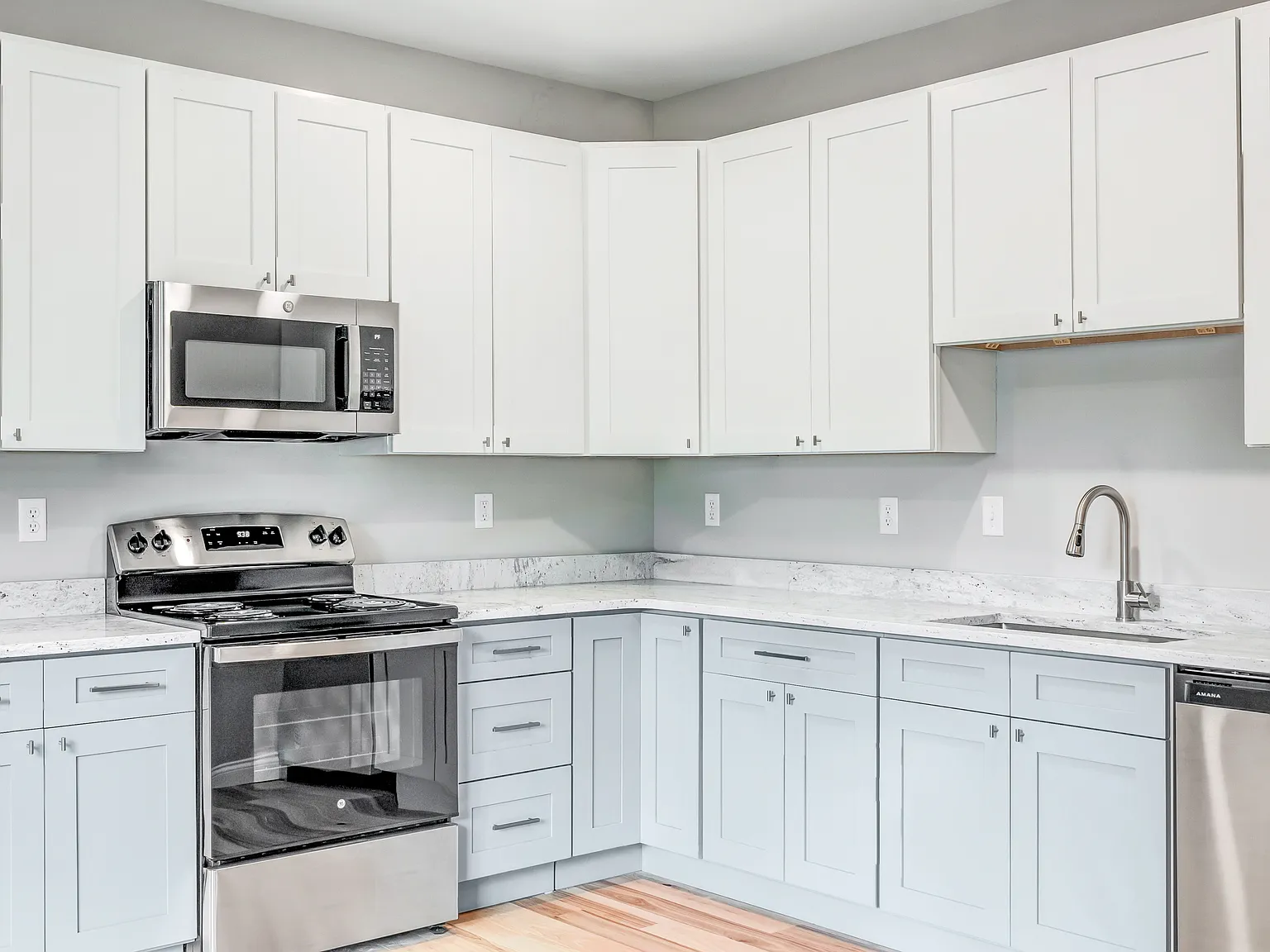 2 bed, 900 sqft, $1,435 — Photo 1