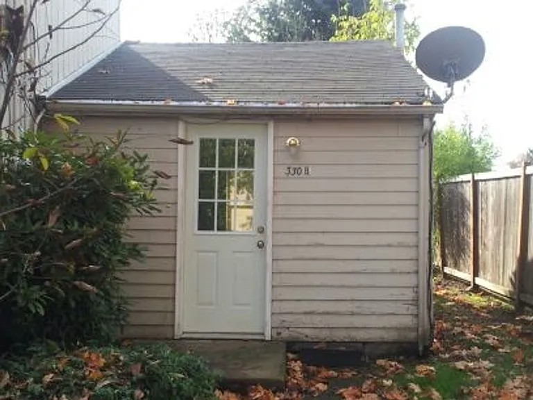 330 Howard Ave — Photo 27