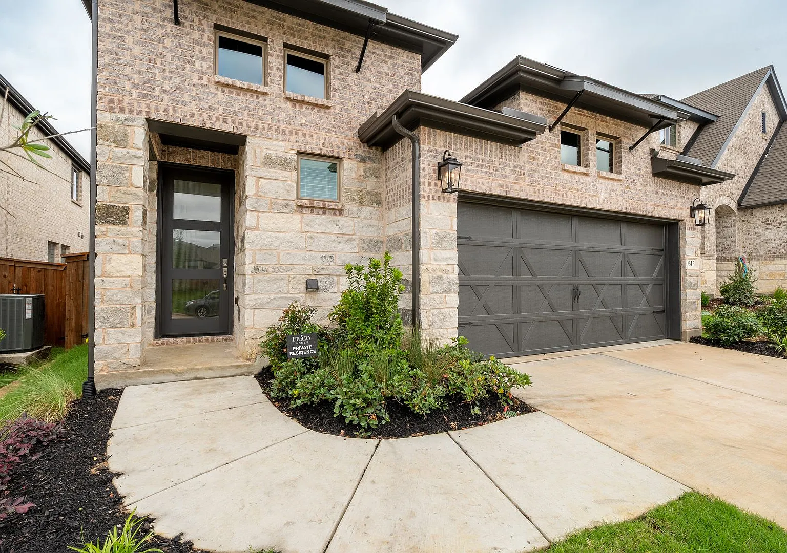 9316 Paintbrush Dr — Photo 1