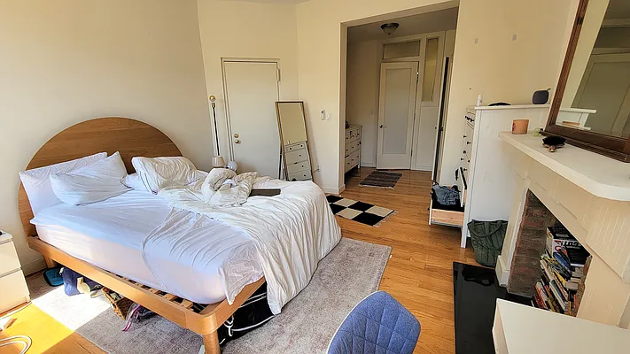 Rented by New York Dwellings LLC | media 25