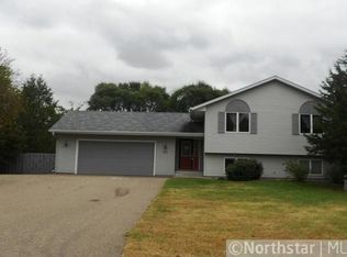 93 Quehl Ave S, Lakeland, MN 55043