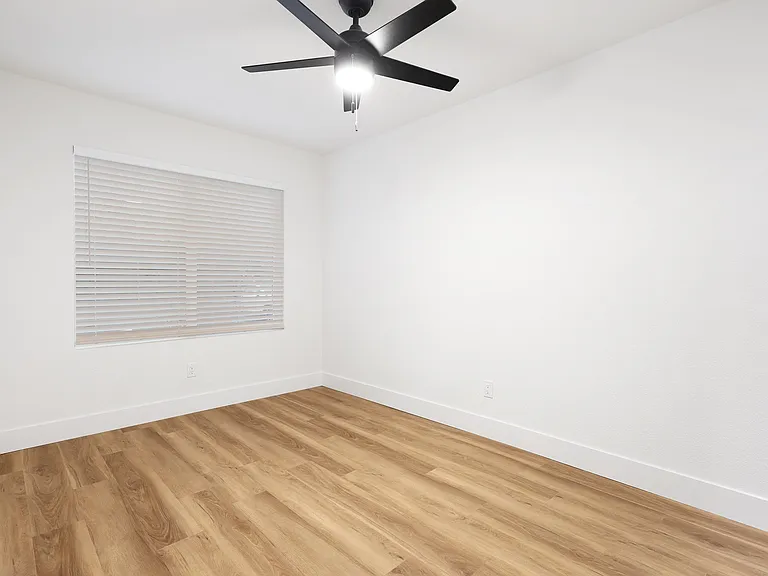 1030 Locust St #B — Photo 12