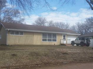 545 W 2nd St, Parker, SD 57053