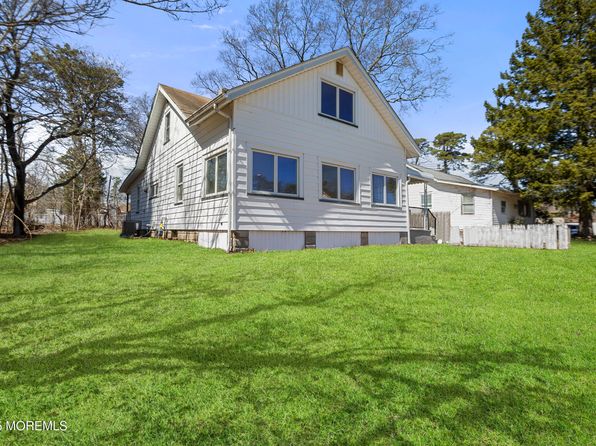 408 Arlington Avenue N, Bayville, NJ 08721