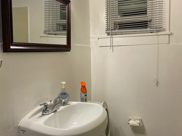 924 Clarissa St #B — Photo 9