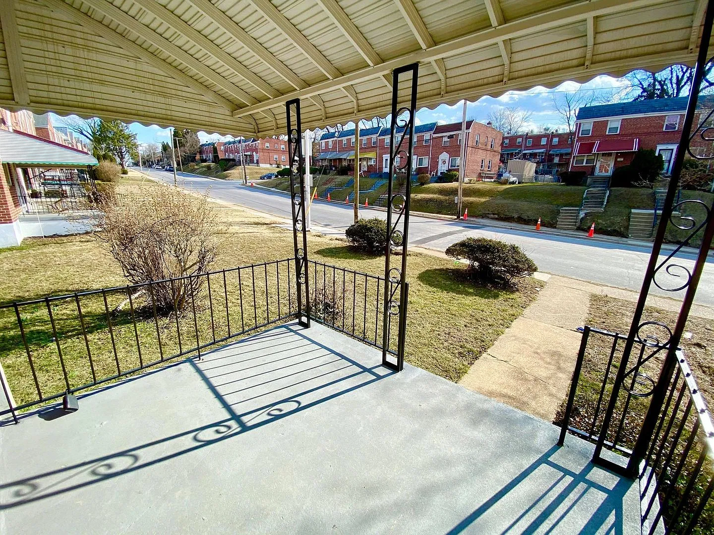 Charming 3BD/1.5BA Townhome w/ Communal Parking in West Hills, MD! — Photo 3