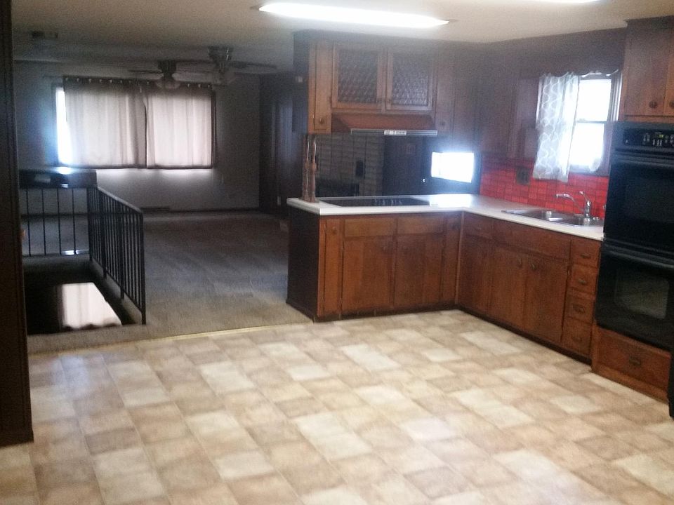 2nd image of 15695 Lake Rd #5
