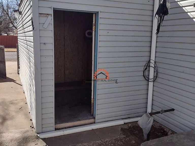 901 Sheldon St — Photo 14