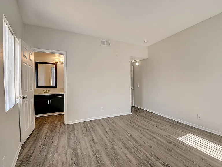 14900 Moorpark Street — Photo 49