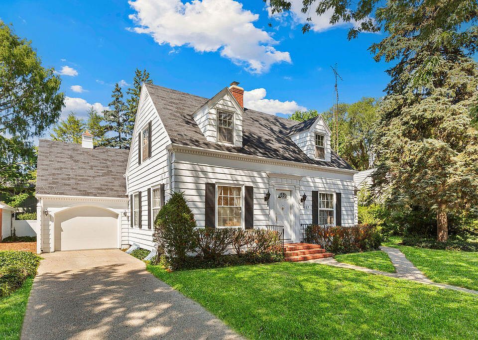 227 N Sunnybank Rd, Saint Joseph, MI 49085 | MLS #25040224