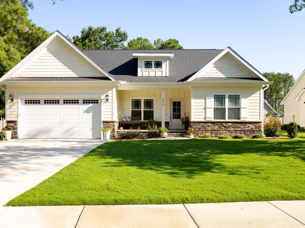 203 Fountain Dr, Clinton, NC 28328