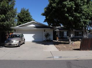 901 Amber Ln, Lake Elsinore, CA 92530