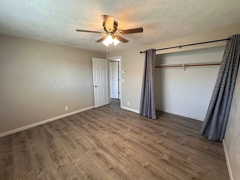 520 & 522 38th Place — Photo 13