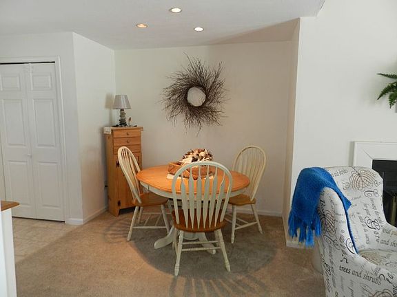 5th image of 16 Wonderbrook Dr