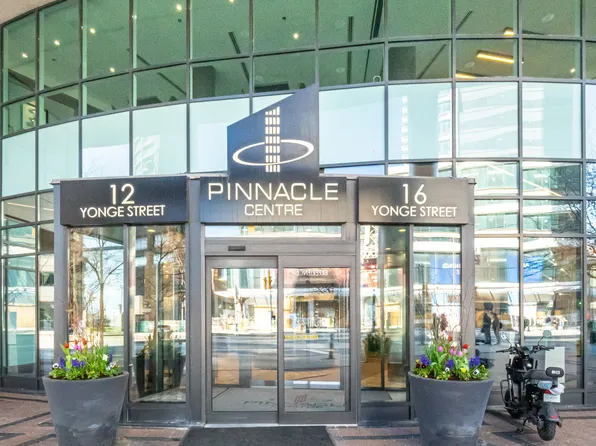 12 Yonge St #611, Toronto, ON M5E 1Z9