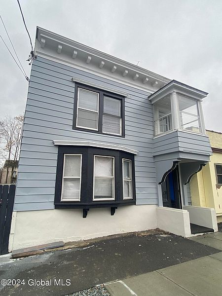 2nd image of 458 2nd Street