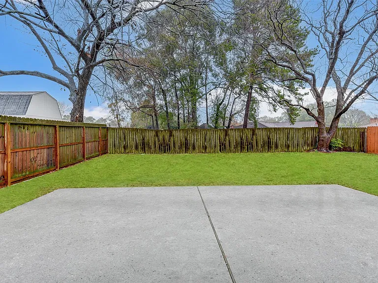 7815 Barnhill Dr — Photo 36