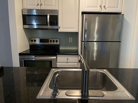 5th image of 25 E Rockledge Ave #619