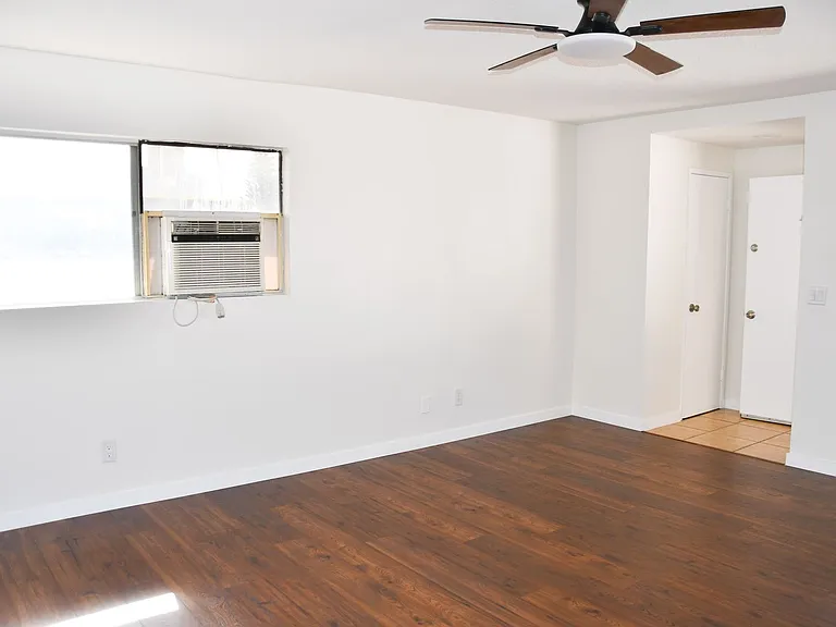 12071 Laguna St — Photo 5