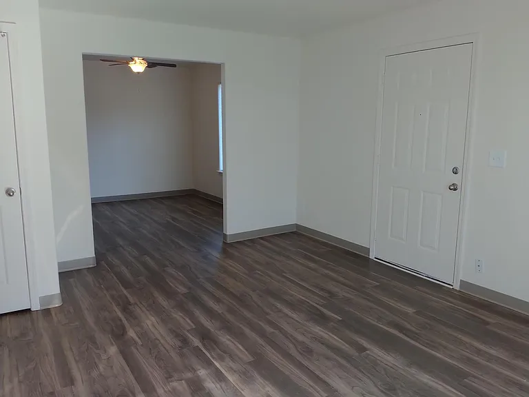 Creekview Apartments — Photo 5