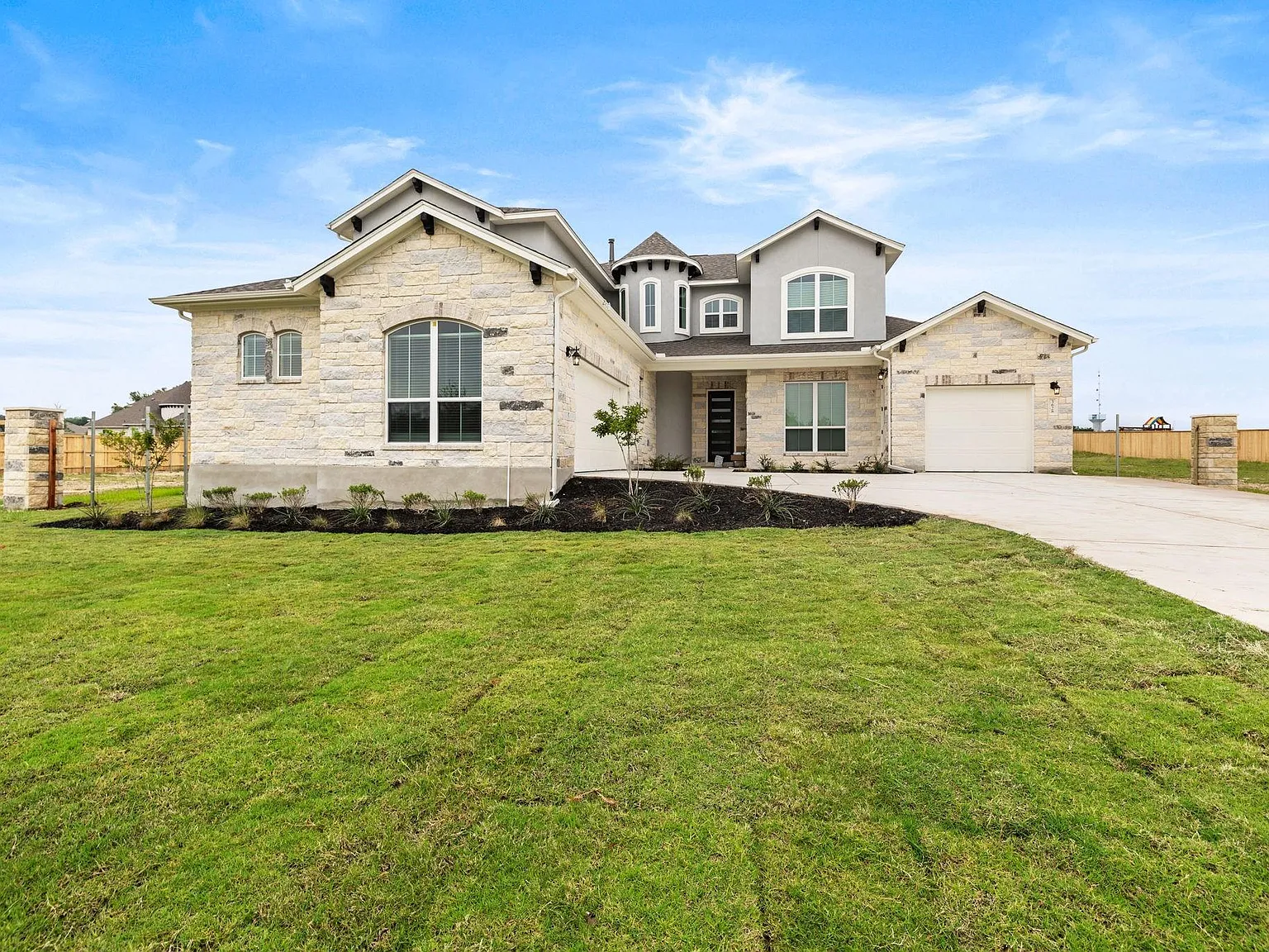 4 bed, 4.0 bath, 3719 sqft, $4,095 — Photo 1
