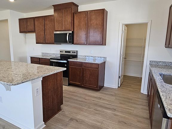 3rd image of 246 Norman Ave