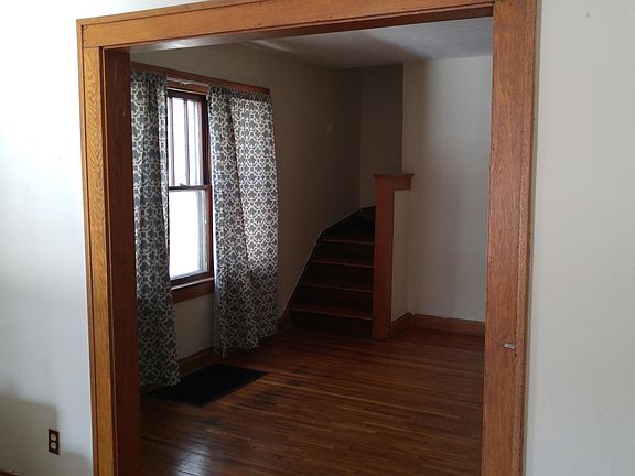 3rd image of 160 Olentangy St