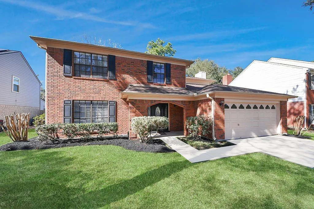 4 bed, 2.5 bath, 2246 sqft, $2,350 — Photo 2