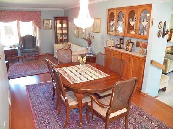 Dining Room w/ BICC