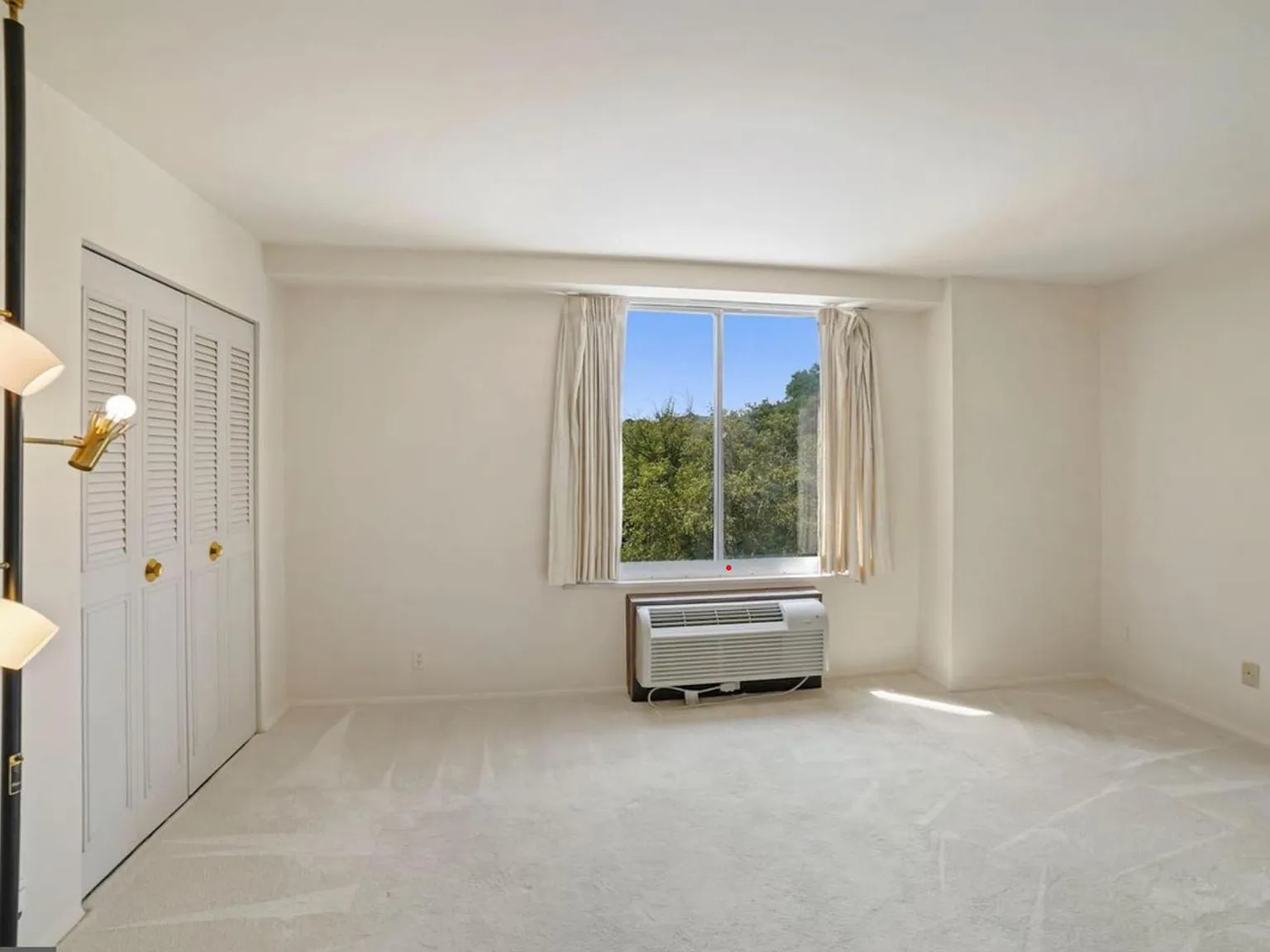 1 bed, 879 sqft, $1,550 — Photo 4