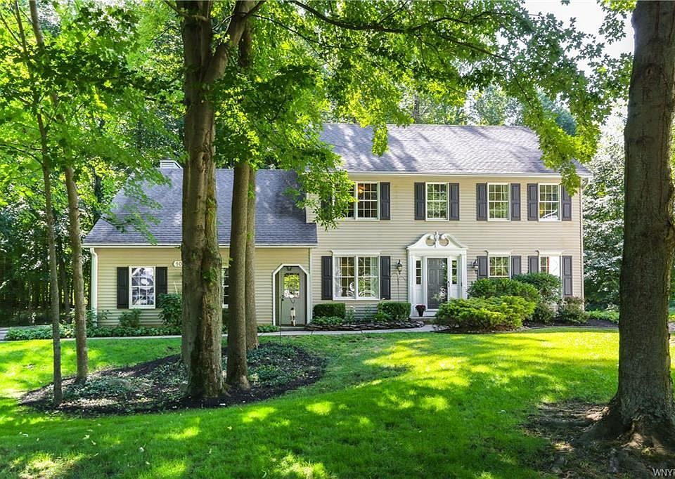 2nd image of 10749 Rosewood Ln