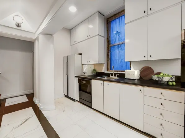 51 East 63rd Street image 13 of 23