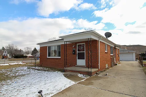 25815 Midway St Photo 1