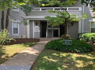 4412 Helmsford Ln APT 102, Fairfax, VA 22033