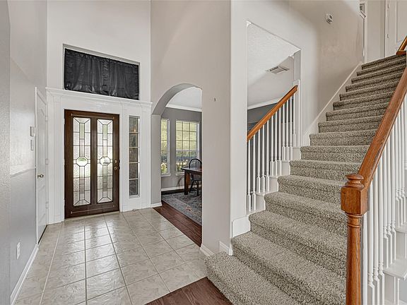 5th image of 183 Greenridge Cir