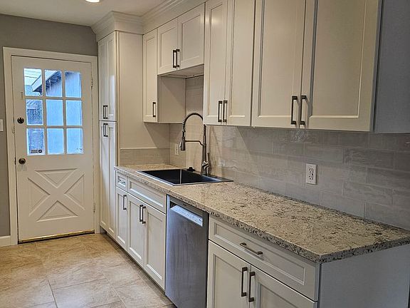 3rd image of 1448-1454 Carleton Dr #1448-1454