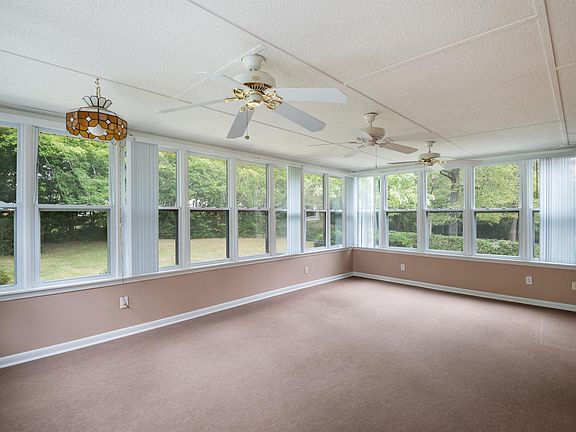 3rd image of 325 Hempsted Rd