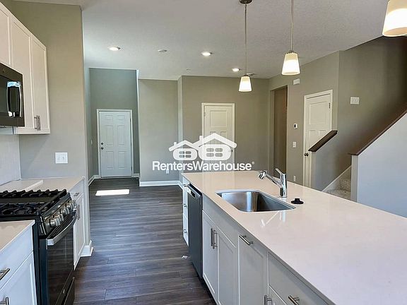 2nd image of 426 Murray Hill Way