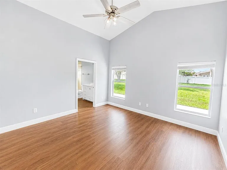 1926 Darlin Cir — Photo 8
