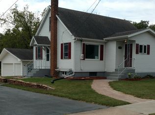 420 W Monroe St, Mauston, WI 53948