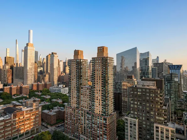 100 Riverside Boulevard image 15 of 37